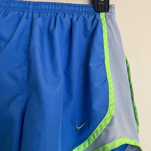 Nike womans running shorts - Picture 2 of 4
